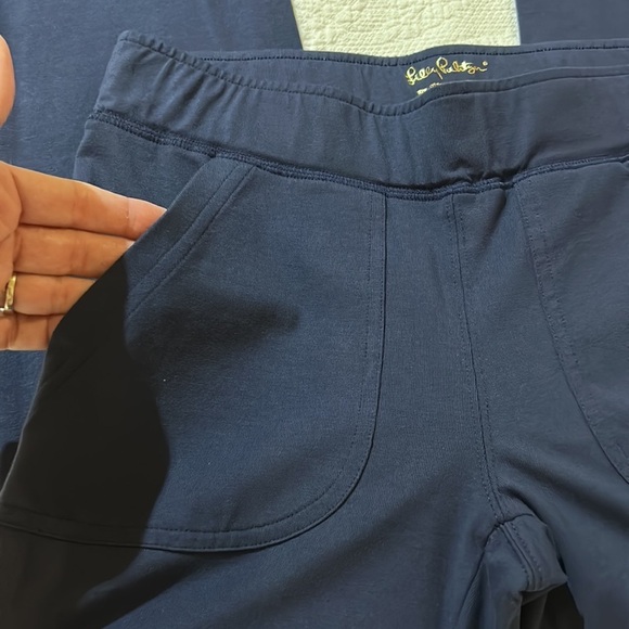 Lilly Pulitzer Navy Athletic Pants. Nearly new. Size XS. - Picture 4 of 11